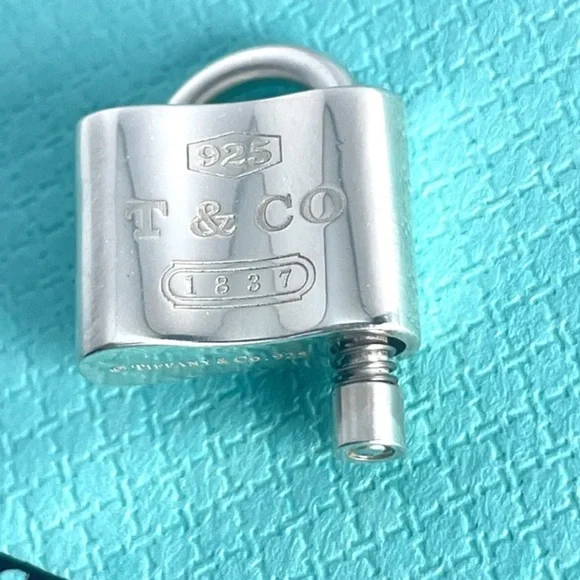 Tiffany Luxury 925 Sterling Silver Bracelet - Picture 3 of 12